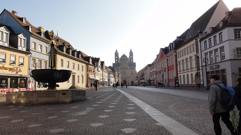 Speyer St. Georgsbrunnen, Dom