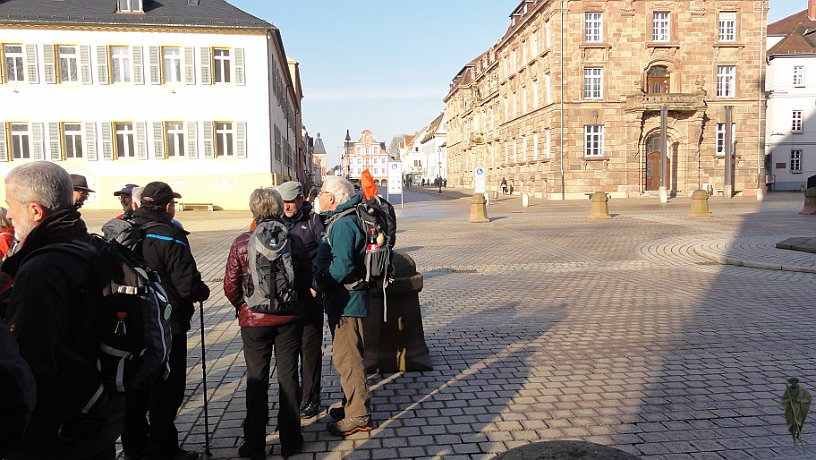 Pilger vor dem Dom zu Speyer