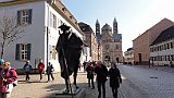 29 Samstagspilgern 1. Etappe, Speyer - Lingenfeld, Dom, Pilgerstatue.JPG