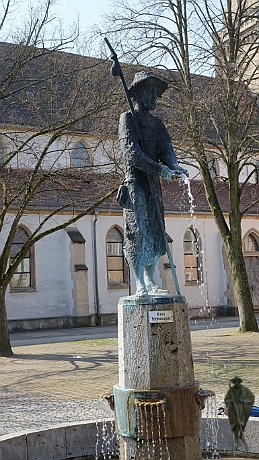 Jakobsbrunnen vor Kirche St. Jakobus in Germersheim