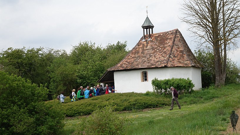 Pilger bei Landauer Kapelle auch Loretokapelle bei Herxheim