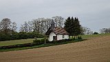 209-04 Wandern 25.4.15 Samstagspilgern, 3. Etappe Rülzheim - Landau, Marienkapelle am Almosenberg.JPG