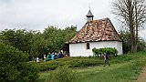 209-48 Wandern 25.4.15 Samstagspilgern, 3. Etappe Rülzheim - Landau, Pilger Landauer Kapelle Loretokapelle in Herxheim.JPG