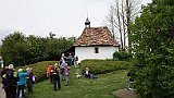 209-49 Wandern 25.4.15 Samstagspilgern, 3. Etappe Rülzheim - Landau, Pilger Landauer Kapelle Loretokapelle in Herxheim.JPG