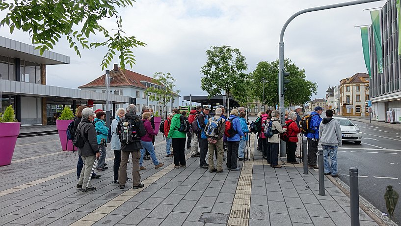 Abmarsch am Bahnhof Landau