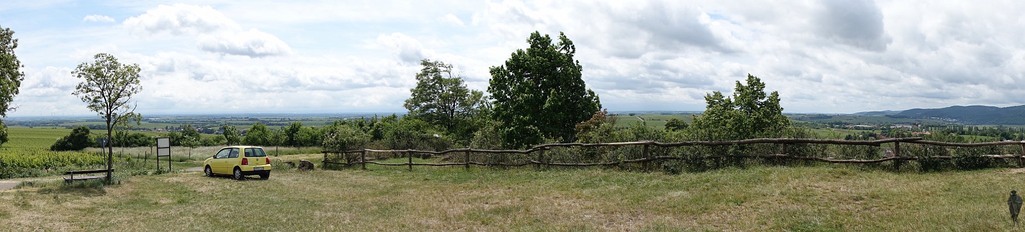 Blick zur Rheinebene von Kapelle Kleine Kalmit