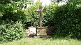 215-23 Wandern 30.5.2015 Samstagspilgern, 4. Etappe Landau - Klingenmünster, Arzheim Wegekreuz.JPG