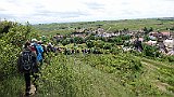 215-52 Wandern 30.5.2015 Samstagspilgern, 4. Etappe Landau - Klingenmünster, Pilger vor Ilbesheim.JPG