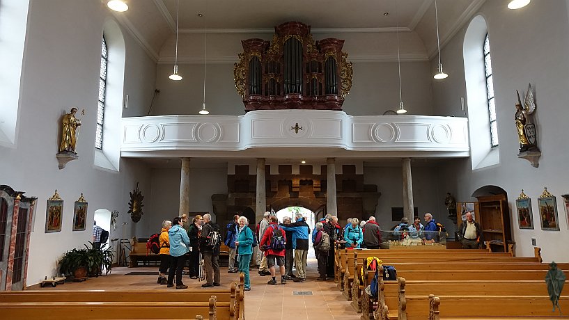 Pilger in der Stiftskirche in Klingenmünster
