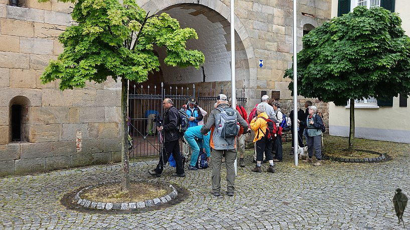 Die Pilger beim Abmarsch in Klingenmünster