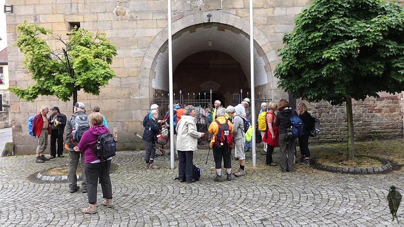 Die Pilger beim Abmarsch in Klingenmünster