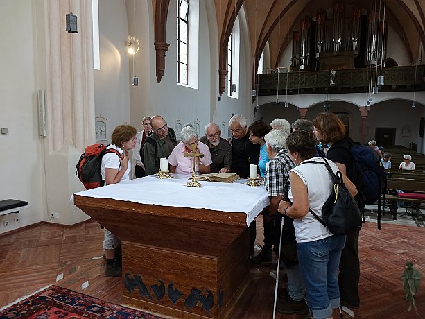 Interessantes Buch auf dem Altar in der Kirche St.Martin, Bergzabern