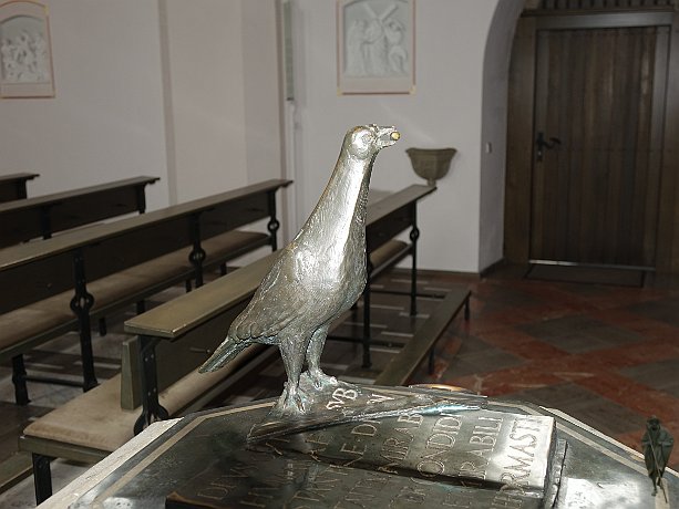 Taube mit Traube in der Kirche St.Martin, Bergzabern