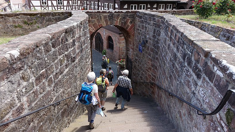 Treppenabgang von der St. Martinskirche zum Rathaus Dörrenbach