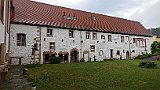 218-05 Wandern 27.6.15 Samstagspilgern 5.Etappe Klingenmünster - Wissembourg, Stiftskirche Klingenmünster, Ostflügel der Klausur.JPG