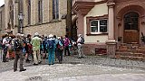 218-22 Wandern 27.6.15 Samstagspilgern 5. Etappe Klingenmünster - Wissembourg, Bergzabern, Marktkirche, Pilger.JPG