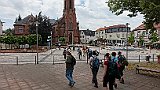 218-24 Wandern 27.6.15 Samstagspilgern 5. Etappe Klingenmünster - Wissembourg, Bergzabern Kirche St. Martin, Pilger.JPG