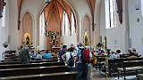 218-31 Wandern 27.6.15 Samstagspilgern 5. Etappe Klingenmünster - Wissembourg, Bergzabern Kirche St. Martin, Pilger.JPG