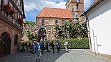 218-67 Wandern 27.6.15 Samstagspilgern 5. Etappe Klingenmünster - Wissembourg, Dörrenbach St. Martinskirche, Rathaus, Pilger.JPG