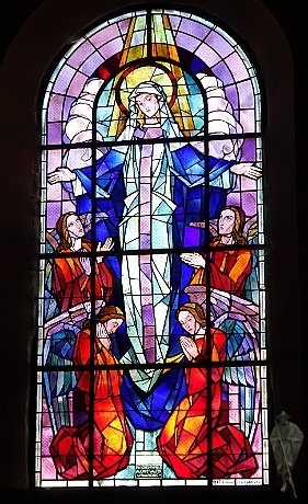 Surbourg, Abbatiale St. Martin und St. Arbogast, Kirchenfenster mit Maria       