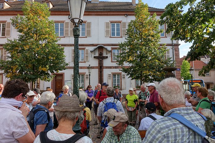 Haguenau, Pilger vor Eglise St. Nicolas