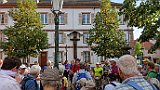 226-64 Wandern 29.8.15 Samstagspilgern Soultz s.F - Haguenau, Pilger bei Eglise St. Nicolas.JPG