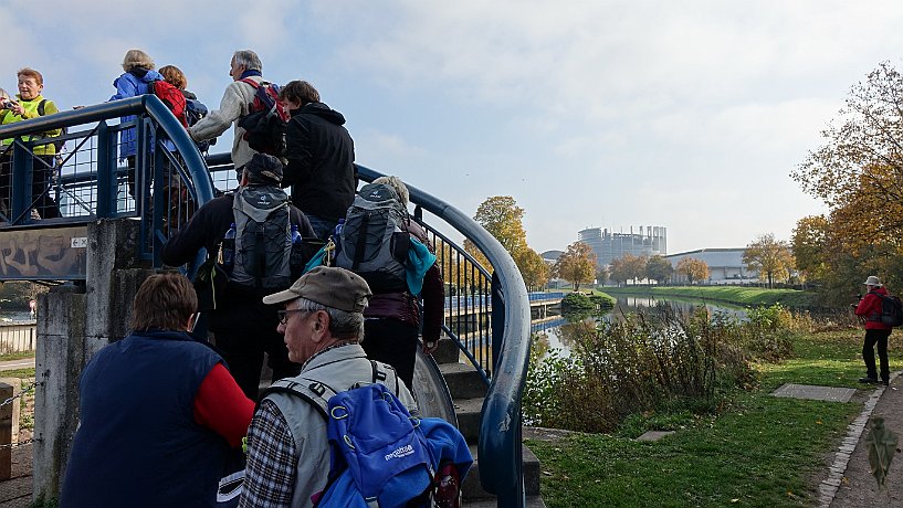 Pilger am Rhein-Marne-Kanal, Europaparlament