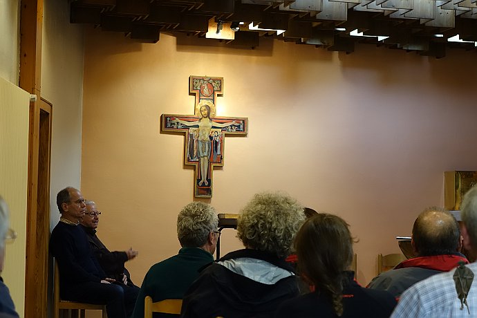 Einstimmung in Chapelle Saint-Francois d'Assise