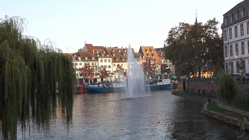  Fontaine  auf der Ill, Straßburg