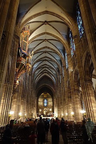 Münster Straßburg, Mittelschiff mit Langhausorgel