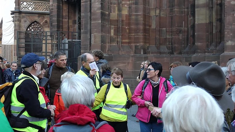 Vor dem Münster Straßburg, Pilgerabschied