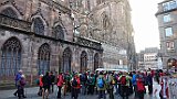 235-49 Wandern 31.10.15 Samstagspilgern Vendenheim - Strasbourg, Pilger vor Liebfrauenmünster Straßburg.JPG