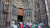 235-55 Wandern 31.10.15 Samstagspilgern Vendenheim - Strasbourg, Pilger vor Liebfrauenmünster Straßburg.JPG